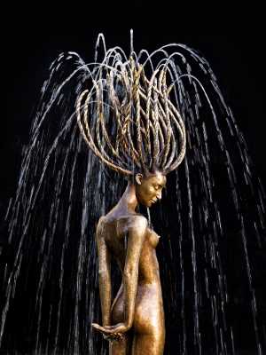 Springbrunnen Primavera aus Bronze von Malgorzata Chodakowska