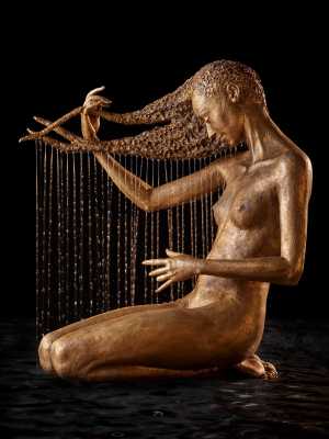 Springbrunnen Haarfinistin aus Bronze von Malgorzata Chodakowska